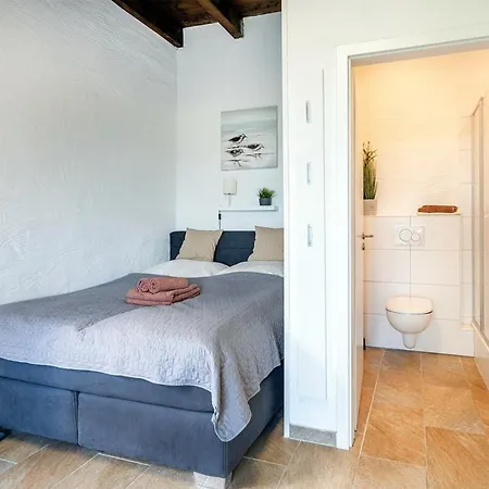 Nr 8 Dobbe Mit Garten Apartmán