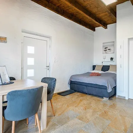 Nr 8 Dobbe Mit Garten Apartment